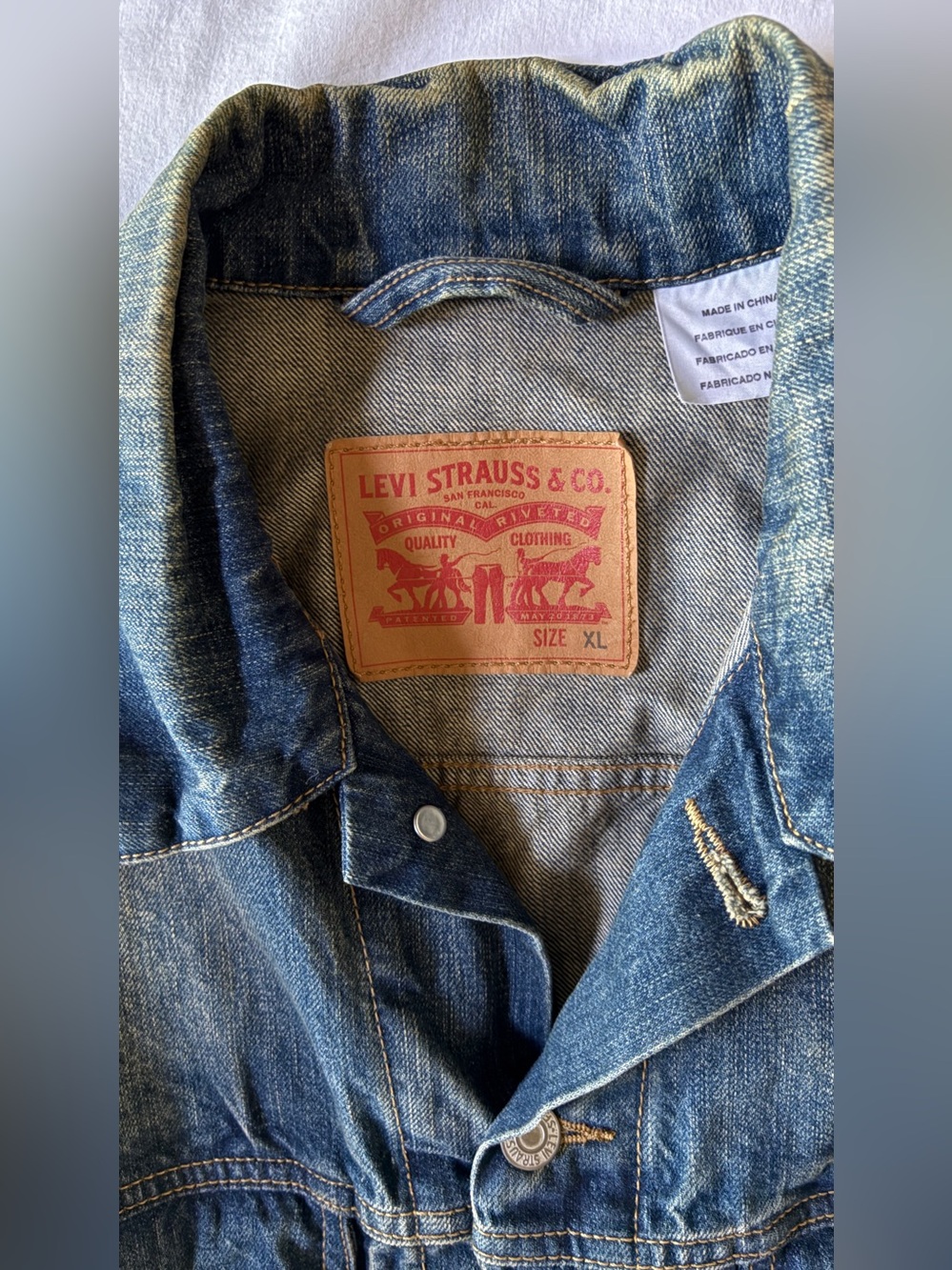 Levi’s Men’s Denim Jacket XL Blue Trucker Button Front Faded Wash Jean Jacket - Picture 6 of 10